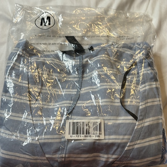 NWT Women’s Medium Jumpsuit Forever 21 Low Cut Front With Sorts Long Sleeve Blue - Picture 8 of 8